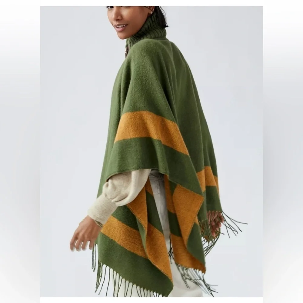 New ANTHROPOLOGIE GREEN SWEATER PONCHO FUNNEL NECK LEATHER TRIM FRINGE CAPE - Picture 2 of 10